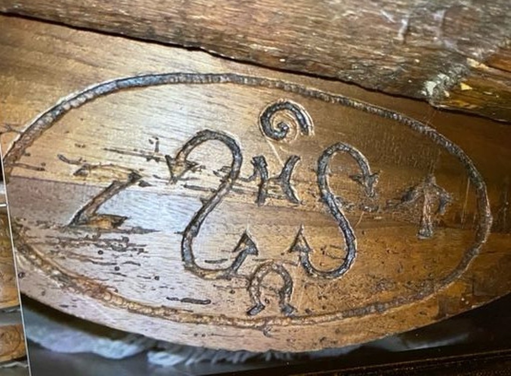 crocheter une serrure vieille armoire